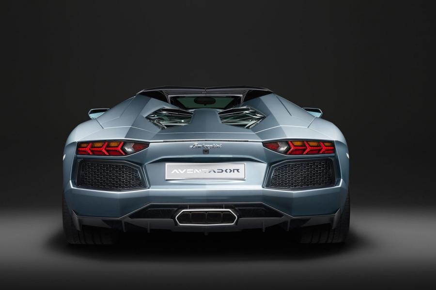  Lamborghini Aventador LP700-4 Roadster 2012 года  (фото 9 из 88)